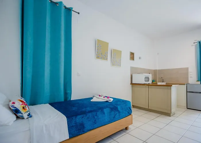 Velendzas Holidays 3*
