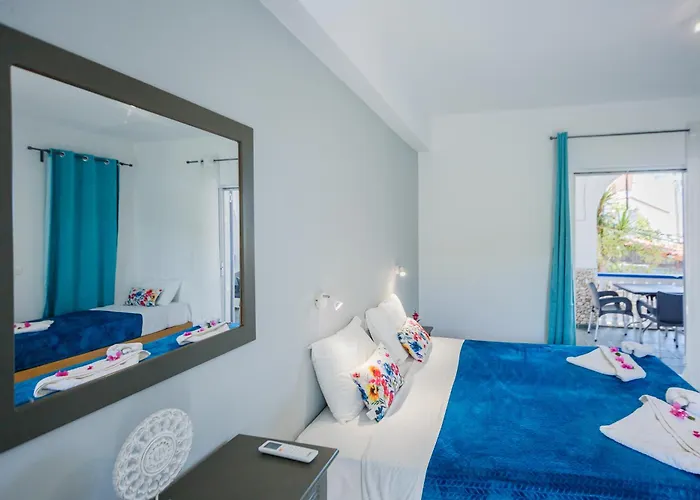 Velendzas Holidays 3*