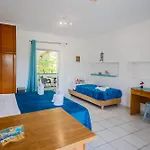Velendzas Holidays اليكاناس