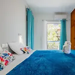 Velendzas Holidays اليكاناس