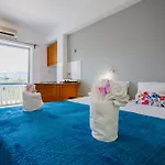 Velendzas Holidays 3*