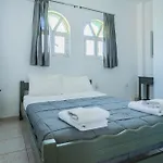 Velendzas Holidays מלון דירות אליקאנאס