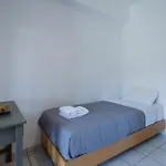 Velendzas Holidays אליקאנאס