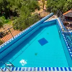 Velendzas Holidays Ξενοδοχείο με διαμερίσματα Αλυκανάς