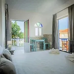 Velendzas Holidays מלון דירות אליקאנאס