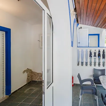 Velendzas Holidays Аликанас